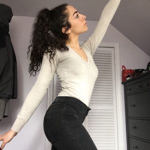 fitted v neck long sleeve